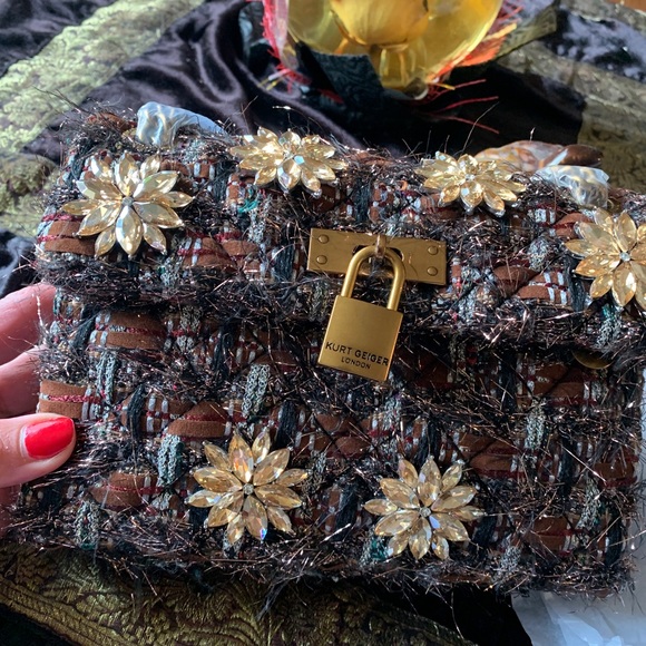 SOLD⛔️Authentic KURT GEIGER LONDON Tweed lock flowers crystal flap fringe Crosb - Picture 11 of 14